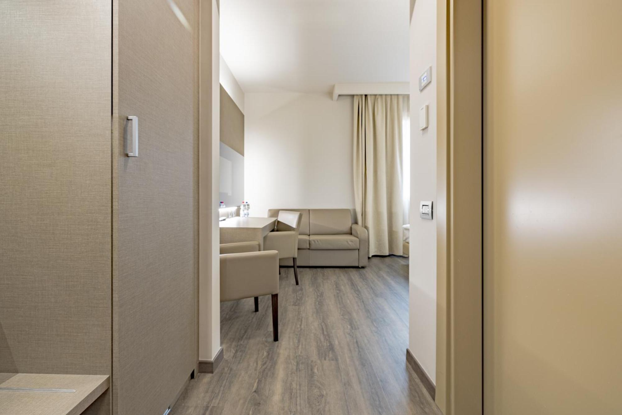Just Hotel Saronno Exterior photo