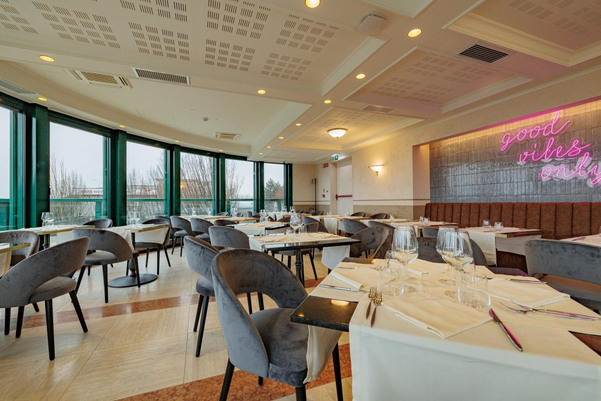 Just Hotel Saronno Exterior photo