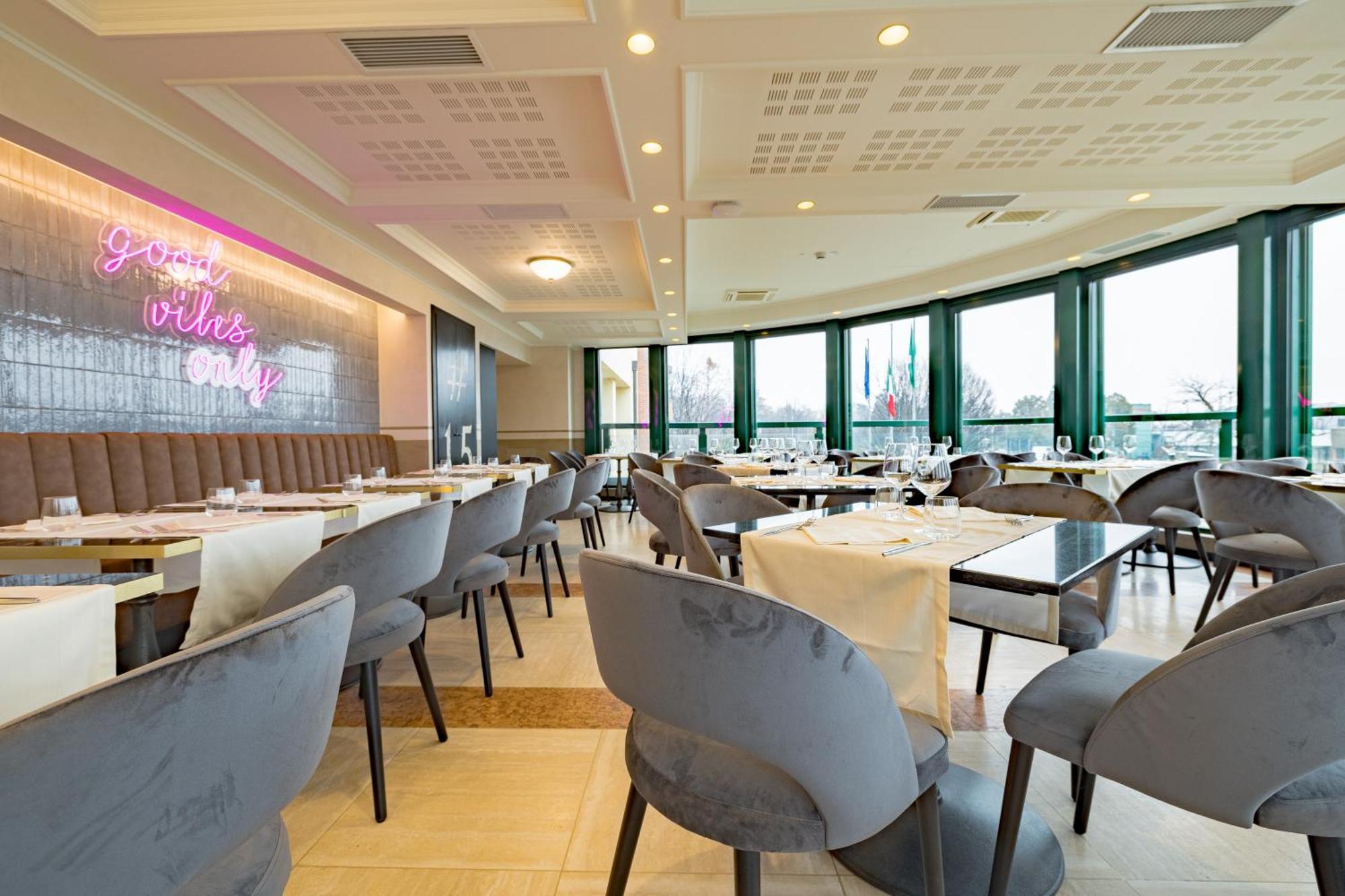 Just Hotel Saronno Exterior photo