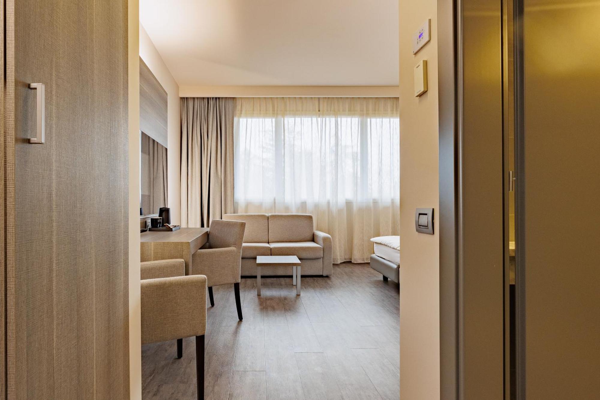Just Hotel Saronno Exterior photo