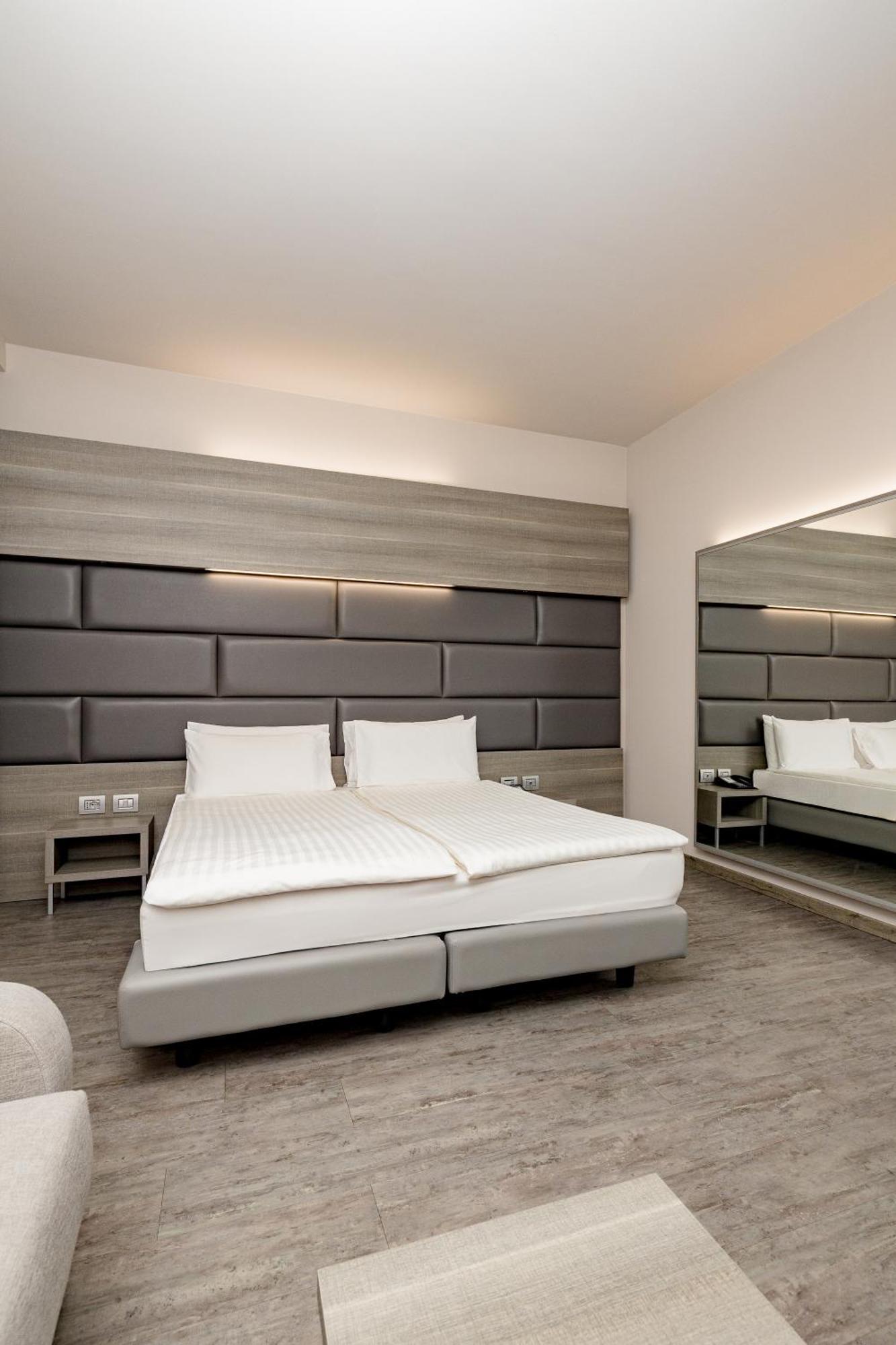 Just Hotel Saronno Exterior photo