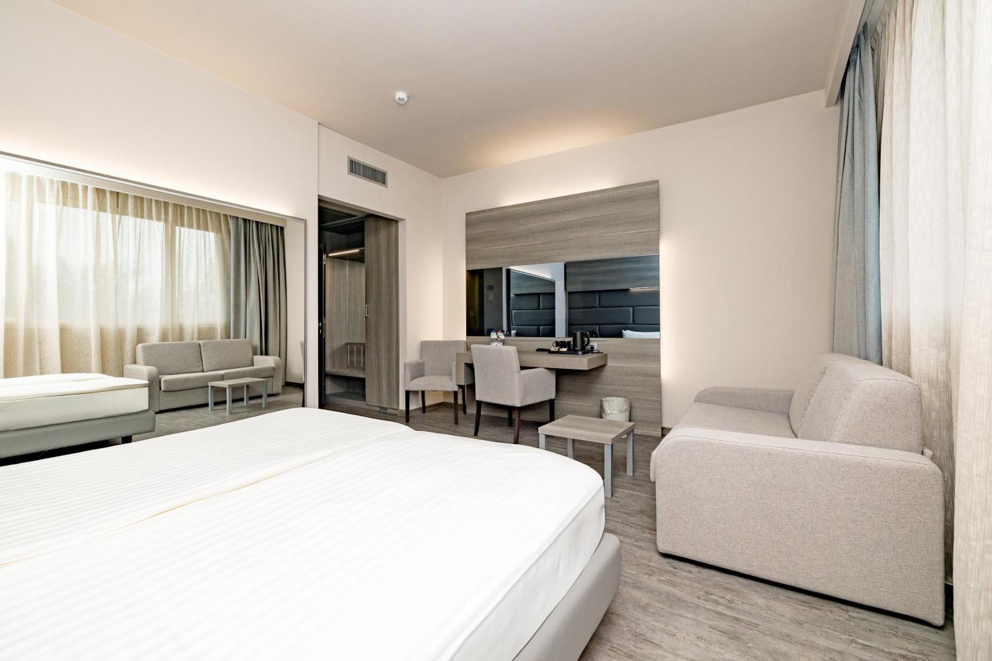 Just Hotel Saronno Exterior photo