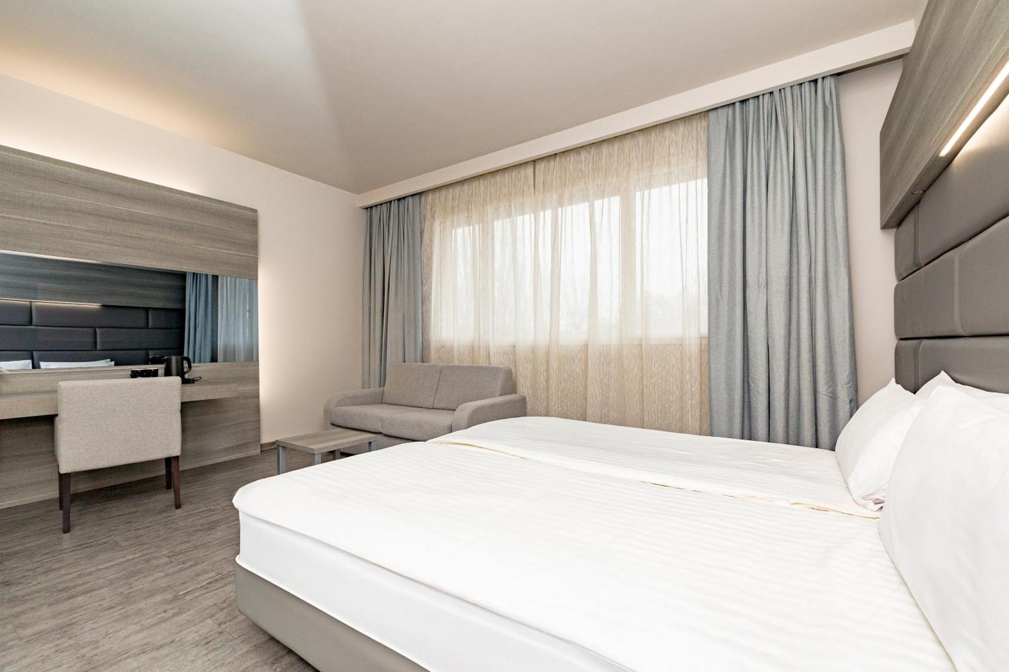 Just Hotel Saronno Exterior photo