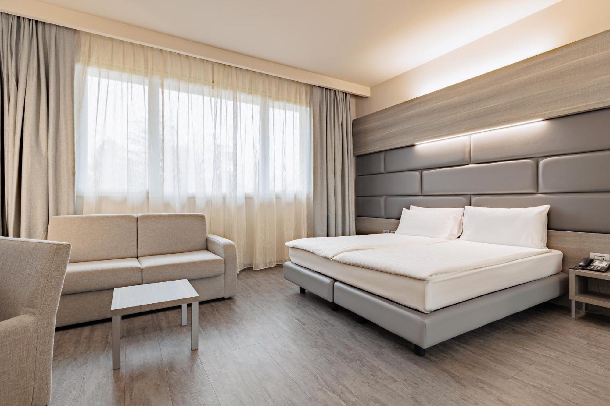 Just Hotel Saronno Exterior photo